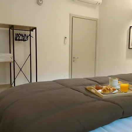 Casa Gianluca, * Μιλάνο
